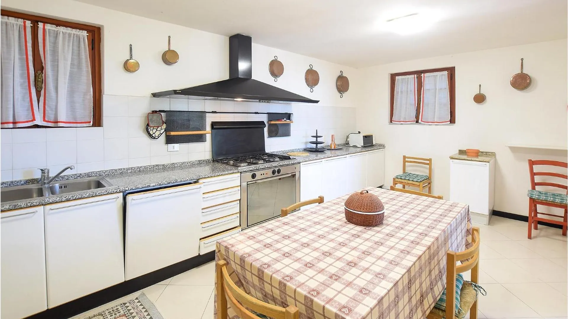 Ferienhaus Cozy Home In Santandrea A Pigli With Wifi Policiano