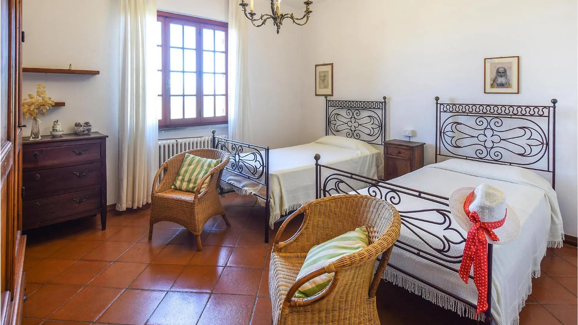 Cozy Home In Santandrea A Pigli With Wifi Policiano Ferienhaus